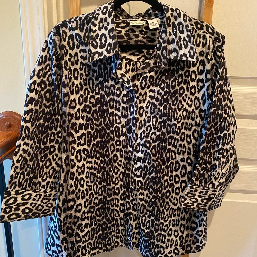 Kim Rogers Leopard Animal Print Button Up Shirt Blouse. Natural fiber.